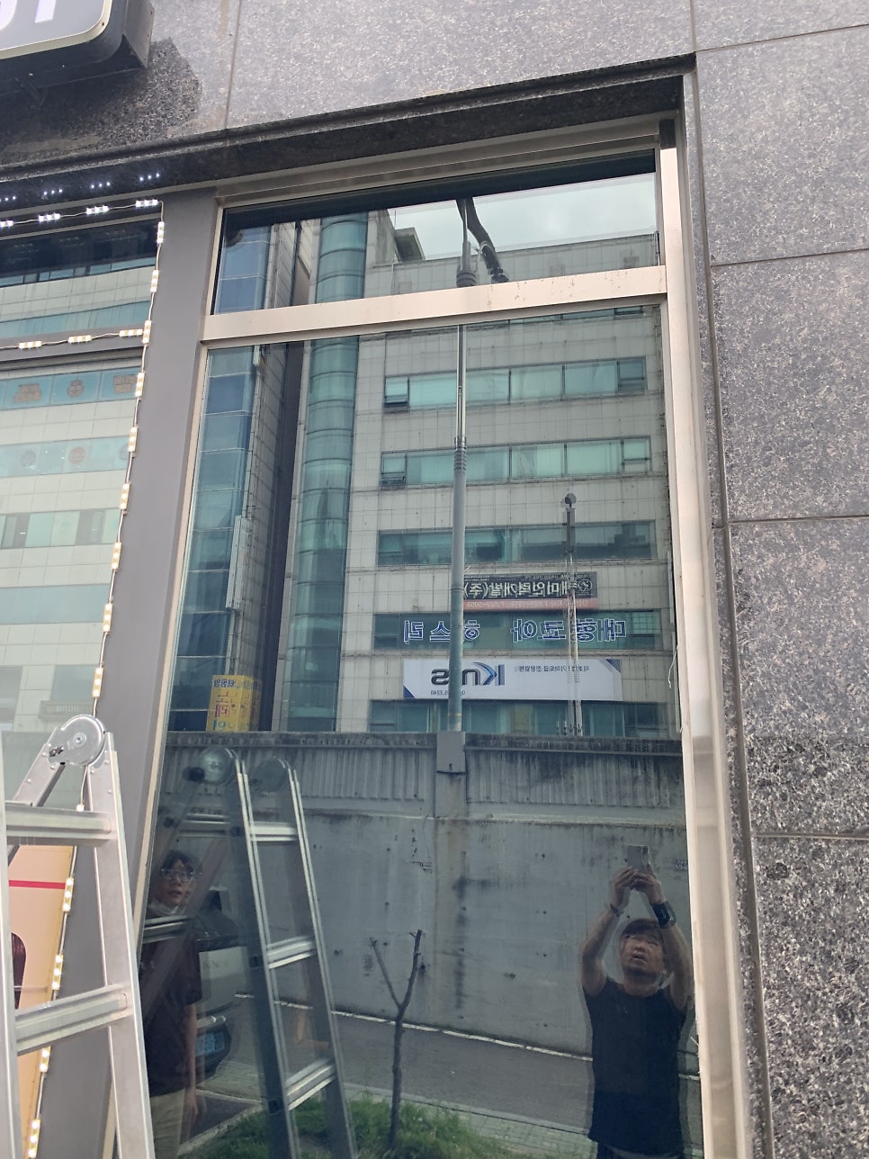 상가건물 에어컨배관 이중유리타공작업 전문업체 인천송도
