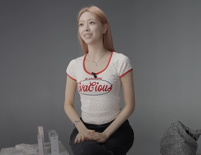  있지 유나가 착용한 비바셔스 3만원대 티셔츠