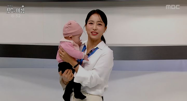 안경·노브라 생방송…<b>임현주 아나</b>, <b>노키즈존</b> 비판