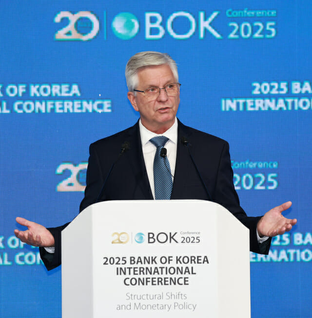 미국 <b>연준</b> <b>월러</b> 이사 “관세... 견조 시 연내 <b>금리 인하</b> 지지”