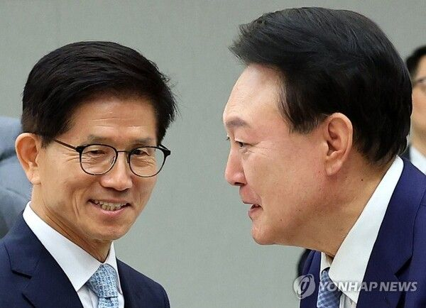  [21대 대선] '내란수괴' 尹 "김문수 힘 몰아달라" 끝까지 선거개입...'당혹' 국힘 "근처에 얼씬말라" 尹선긋기