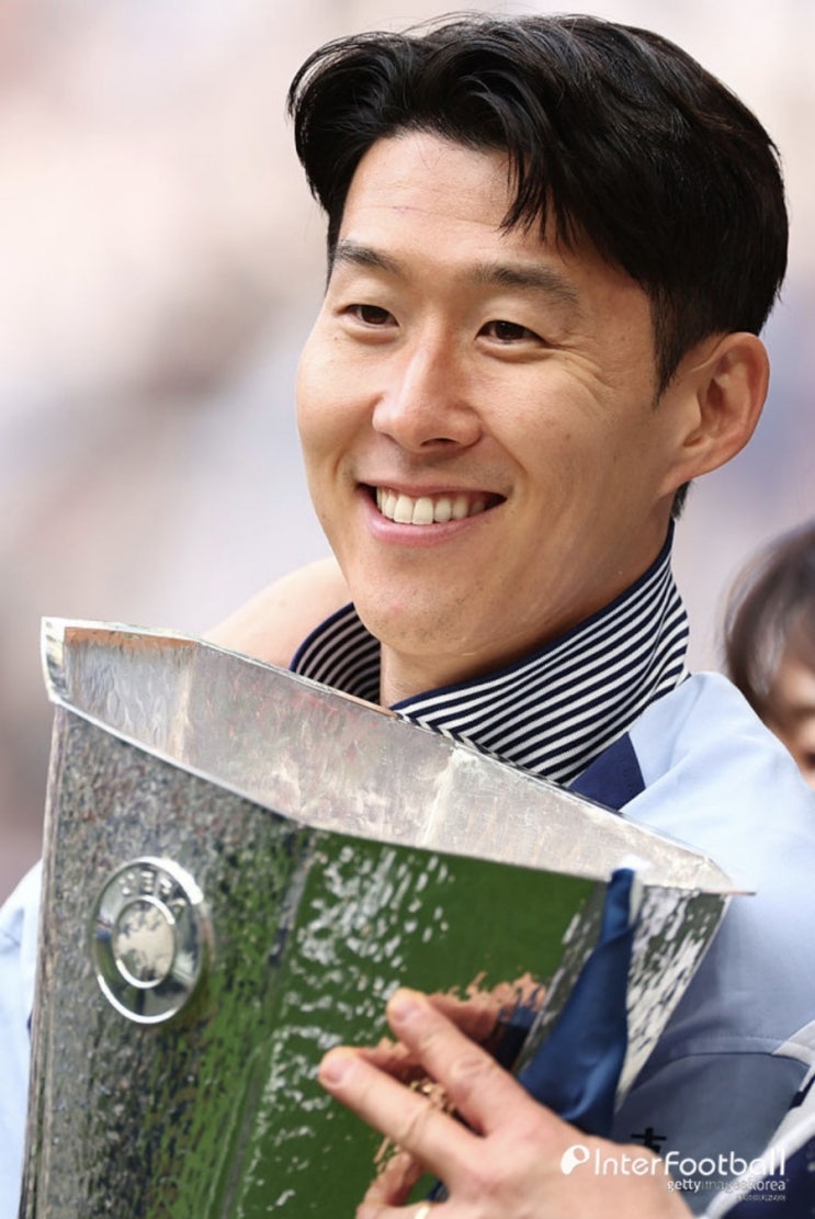 <b>손흥민</b>, 4년 연봉 '1876억 돈방석' 이번에도 <b>거절</b>? "토트넘에서... 