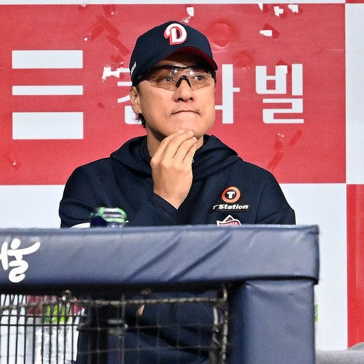 국민타자의 쓸쓸한 <b>퇴장</b>, <b>두산</b> 이승엽 자진 사퇴와 몰락의 이유