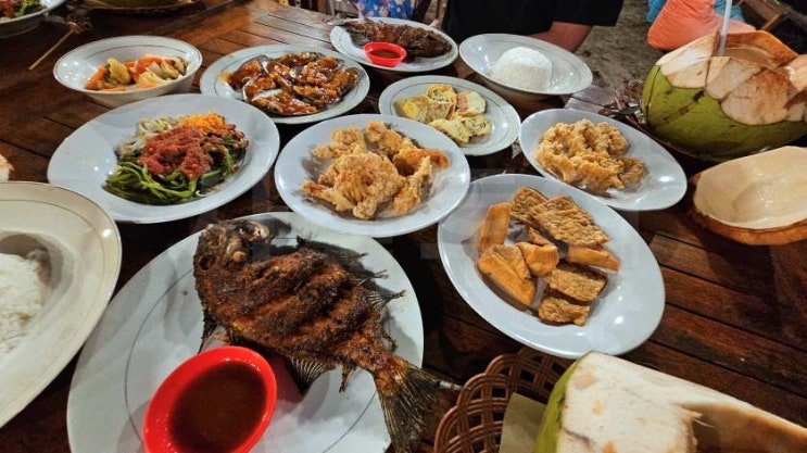  롬복 로컬시푸드 레스토랑 Yessy Kitchen