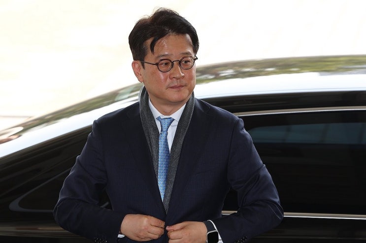 김건희 무혐의 수사 이끈 <b>이창수 지검장</b>, 사표 불수리…왜 대선... 