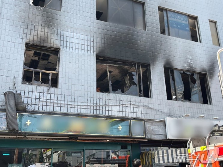 [속보] 서울 <b>신당동 봉제공장 화재</b> – 여성 1명 사망, 1명 전신... 