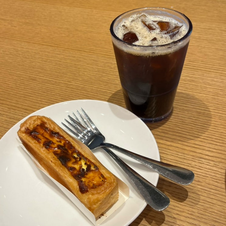  스타벅스 스틱 에그 타르트 후기 스벅 디저트 추천(칼로리, 가격, 맛)