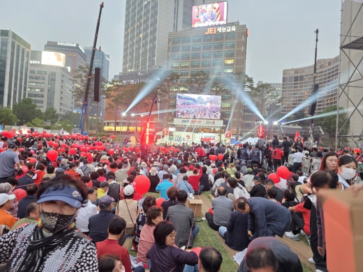 유세 풍경] 시청 광장, 홍대거리, 강남거리 인산인해 승리<b>환호</b>