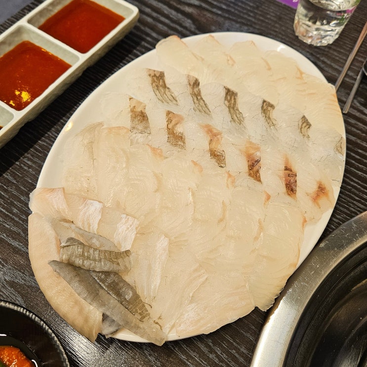  강원도 동해 한섬해수욕장 횟집 1인 17,000원 회부심