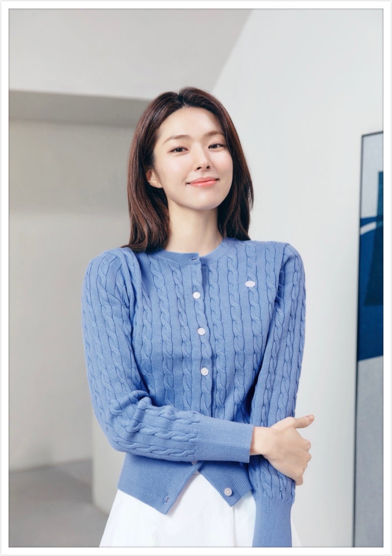 프로젝트엠 하영 가디건 셀럽패션 청량감 가득한 간절기 패션