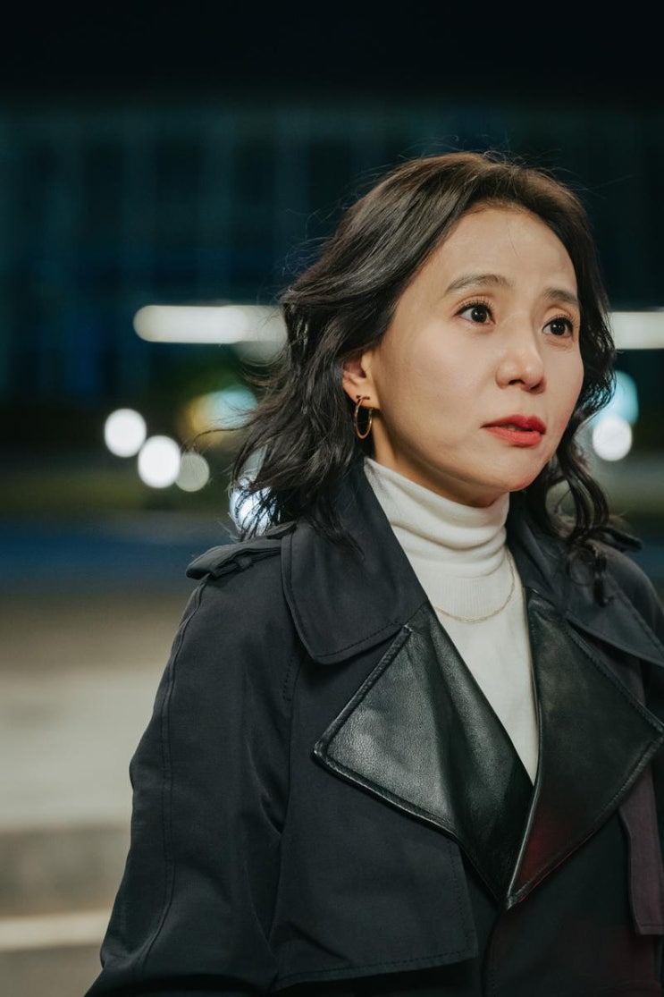 “냉철한 눈빛에 숨겨진 야망”…<b>서정연</b>, ‘<b>우리영화</b>’ 속... 