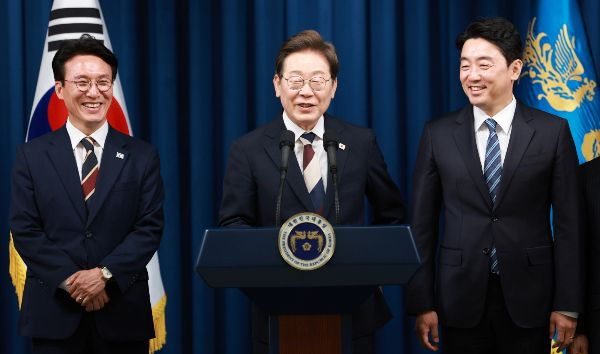  이 대통령 "용산 대통령실, 무덤같아… 필기구·PC도 없어 황당"