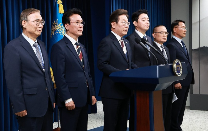 강훈식 비서실장. <b>위성락 안보실장</b> 주요인사 프로필은?