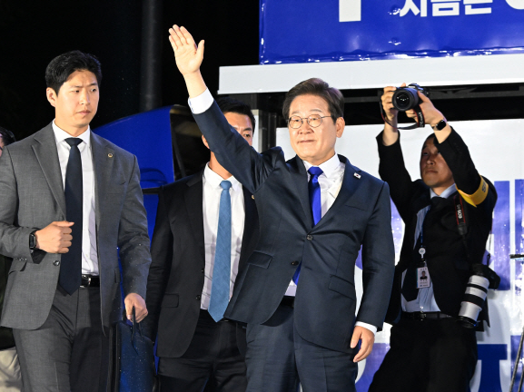 <b>이재명</b> 대통령의 약속! 20조 대규모 '<b>골목상권</b> 추경'! 내수 경제... 