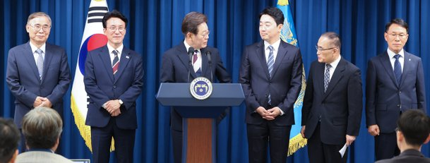 첫 <b>인사</b> 발표, 육사 아닌 3사 출신 경호처장 발탁, <b>김민석</b> 총리... 