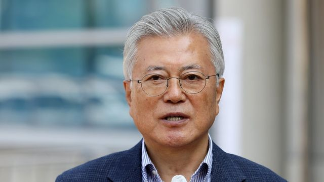  이재명 ‘당선 확실’ 뜨자, 문 전 대통령이 바로 올린 글…눈길 끄는 중