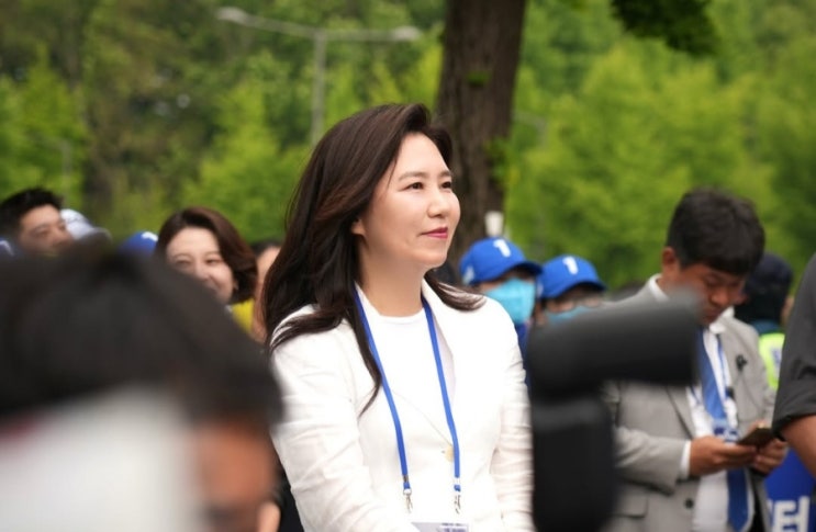 <b>이재명 대통령</b> 초대 <b>대변인</b> 강유정, 그녀는 누구인가 (프로필)