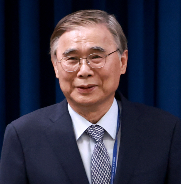 내각 발표, <b>김민석</b> 초대 <b>국무총리</b> 지명으로 통합과 <b>민생</b> 회복 예고