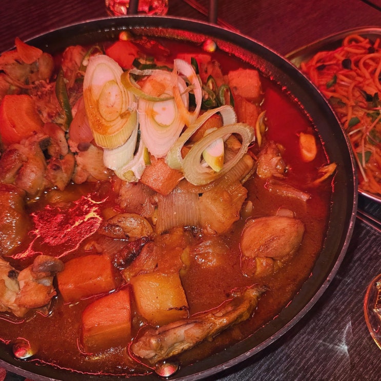  서울대드럼통불포차, 특별한 메뉴로 가득한 할로윈 같은 곳