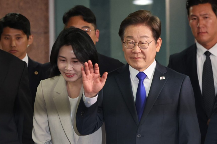 [속보] 이 대통령 임기 첫날, 민주당의 '<b>대법관 증원법</b>' 돌풍!... 