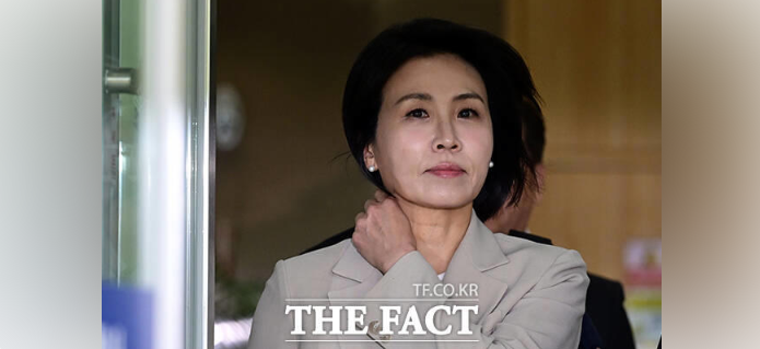 <b>김혜경 여사</b> ‘무대응 전략’... <b>조용한 내조</b>, 전략인가... 