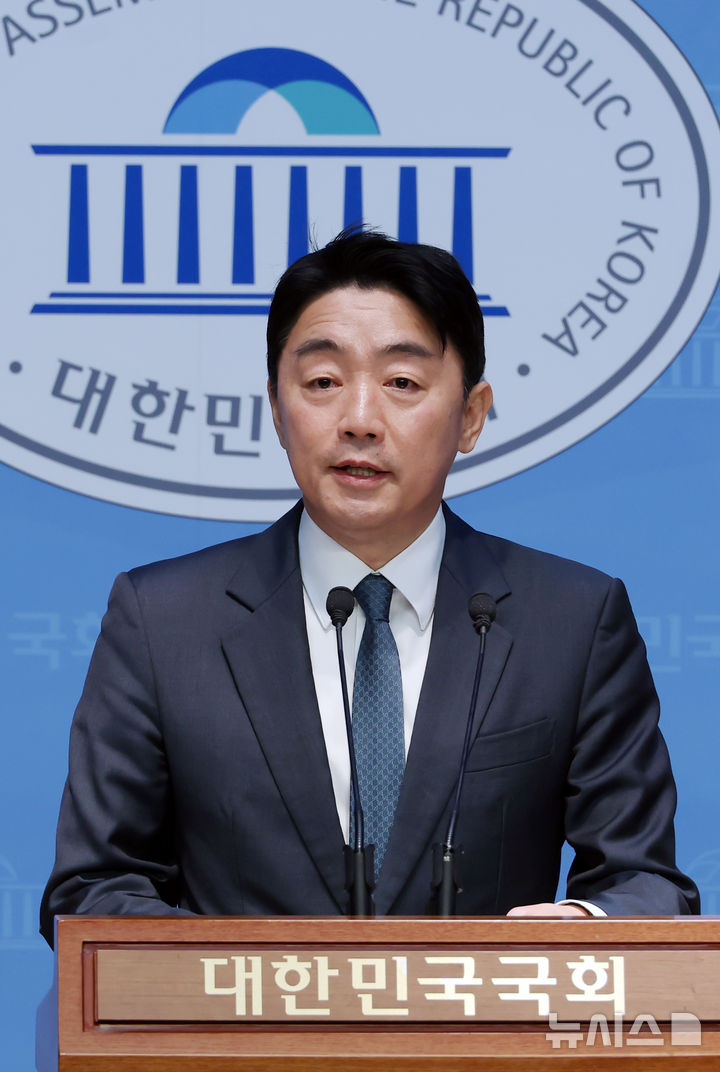 <b>대통령</b> <b>비서실장</b>, <b>강훈식</b> 프로필