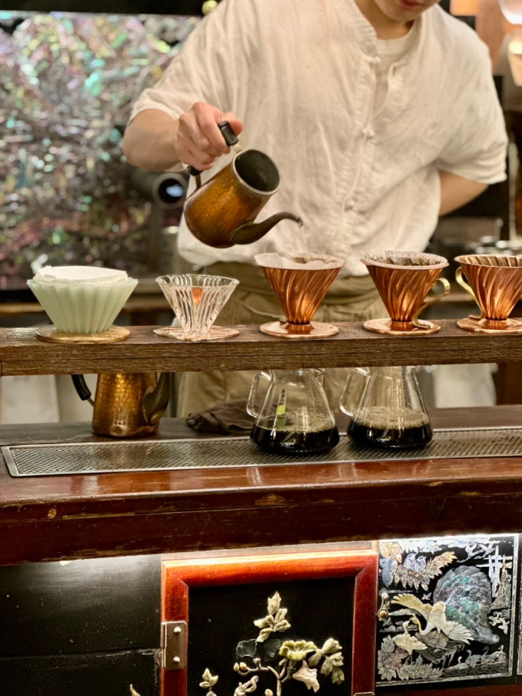  서울 종로 커피한약방, 드립 커피 맛집으로 유명한 을지로 힙지로 카페(을지로에서 10년 버틴 카페)