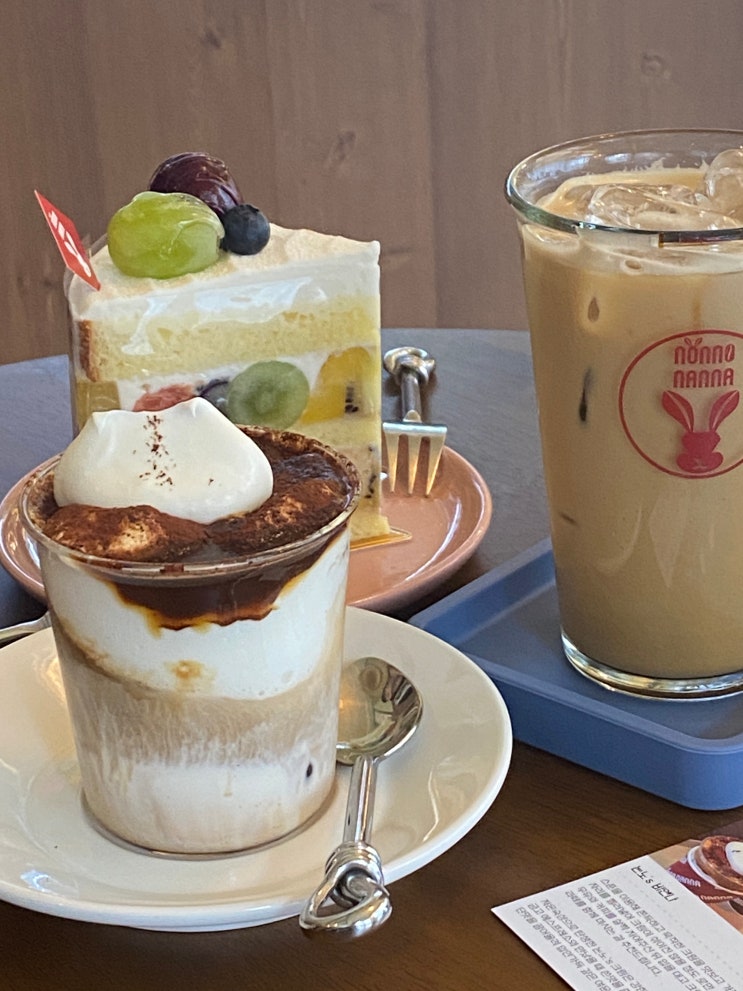  [강동구/송파역] 잠실 아인슈페너 맛집 추천｜송파역 카페 논노난나 논노’s 비엔나와 생과일 생크림 케이크의 감동적인 조합