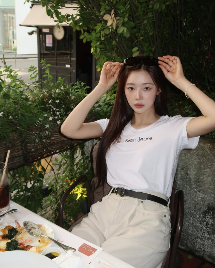  여름 여자 꾸안꾸룩은? 캘빈클라인 기본 반팔 티셔츠로 깔끔하게 w. 이시안