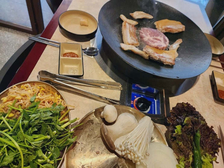  [오복솥뚜껑 일산라페스타점] 신선한 고품질 일산라페스타냉삼과 가성비 좋은 회식 공간