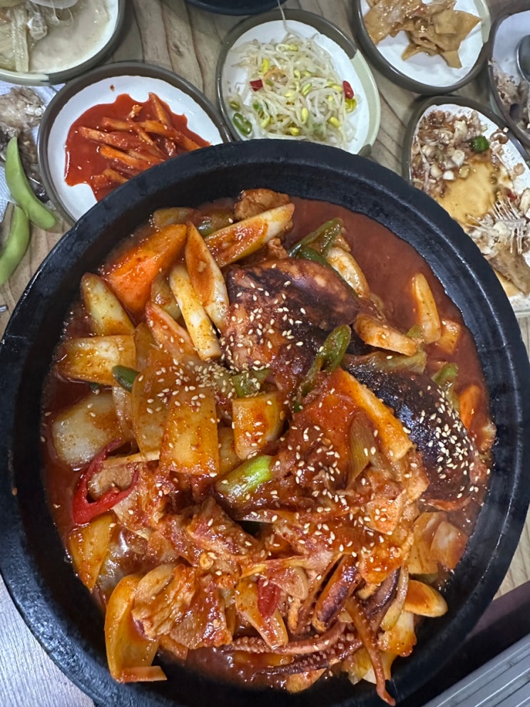  총총) 반찬 가지수만 14가지가 넘는다? ‘풍암골식당’