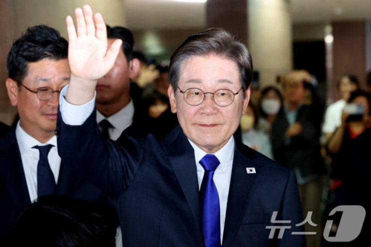 이재명 대통령 공약 '<b>대법관 증원법</b>', 국회 법사소위 <b>통과</b>!... 