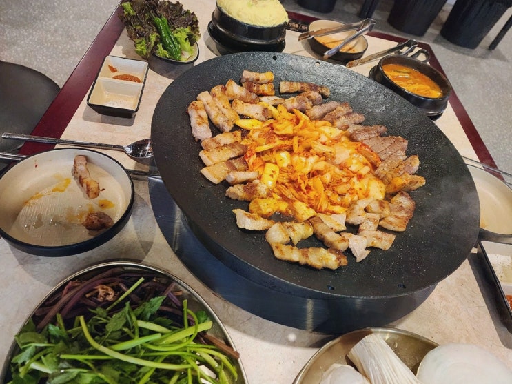  일산라페스타솥뚜껑삼겹살 맛집! 아늑한 분위기에서 프리미엄 고기를 즐겨보세요!