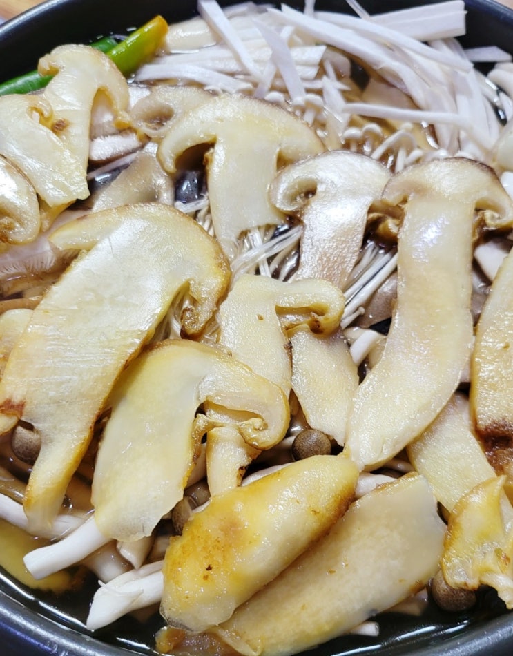  [김해전하동]은은한 송이향이 가득한 김해 전골맛집 '산골버섯'