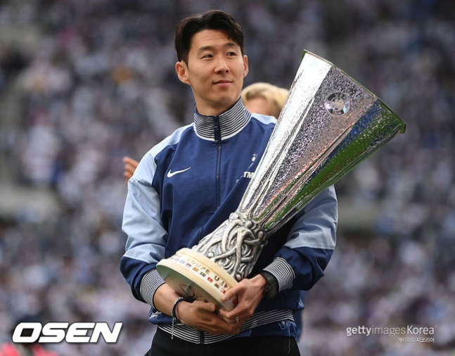 [속보] <b>손흥민</b> 사우디 이적설... 제안에 <b>토트넘 유니폼 모델</b>까... 