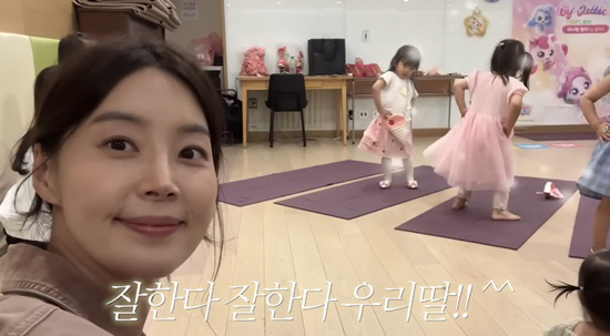  “한지혜가 직접 공개한 ‘육아 스트레스 극복법’과 참관수업 현장, 과연 그녀의 하루는 어떻게 흘러갈까?”