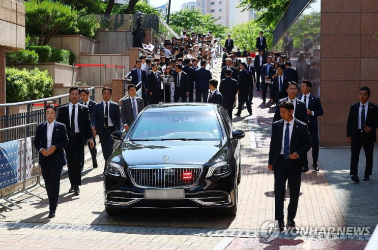 [속보] 이재명 대통령, <b>헌법재판관 후보 지명 철회</b>! 쌍방울... 