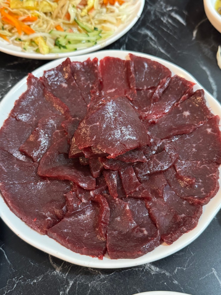  계명대 정문 생고기 맛집, 반찬까지 만족한 청송 생고기 후기