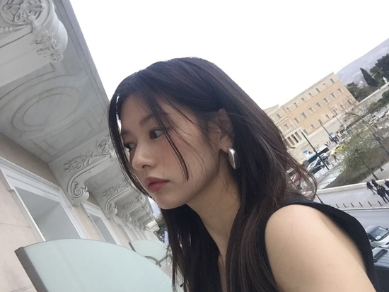  “청초美 폭발! 정소민, 여행 중 공개한 근황에 팬들 감탄 연발”