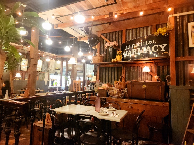  삼성역 파르나스몰 글로브 비스트로 & 가배도 카페 코엑스점 리뷰