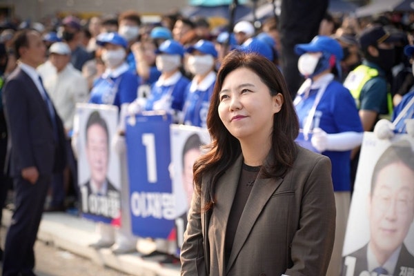 대통령비서실 대변인, 강유정 프로필
