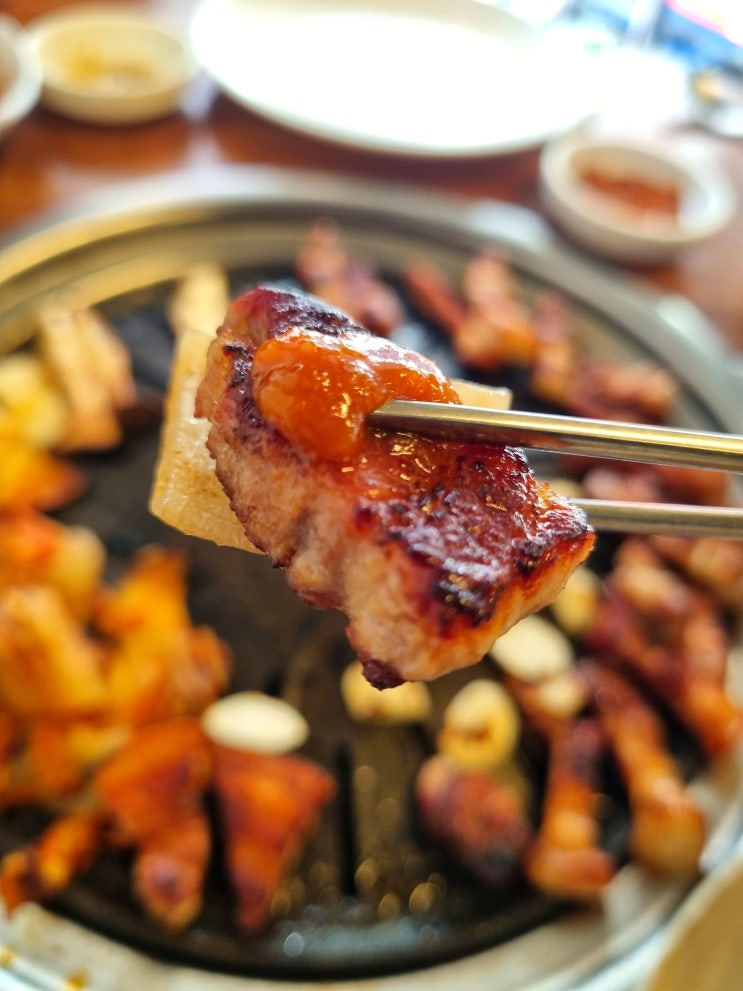  연남동 고기집 | 숯불에 구워먹는 삼겹살, 풍년숯불갈비