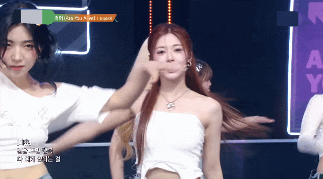 [tripleS] 화려하게 '깨어'난 <b>트리플에스</b>의 컴백 무대!