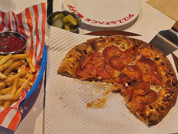  세련된 분위기에서 즐기는 석촌역 맛집, 피자 페이스오프 석촌호수점