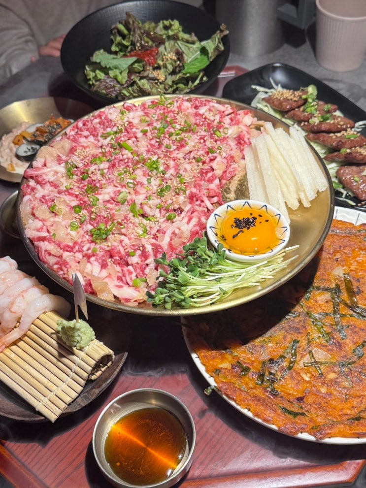 부산 대형카페 풍경맛집 흐른, 광안리 소중대 차돌박이육회, 고베규카츠