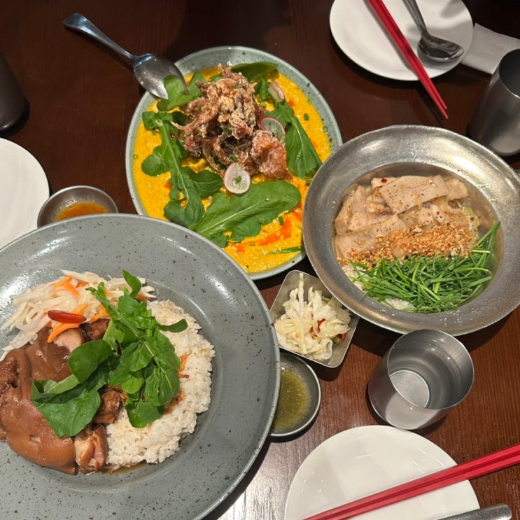 최고의소스 넘 맛있었던 성수 태국음식 맛집 남짐릇 뿌님팟퐁커리 항정살덮밥 카오카무 족발덮밥 리뷰.