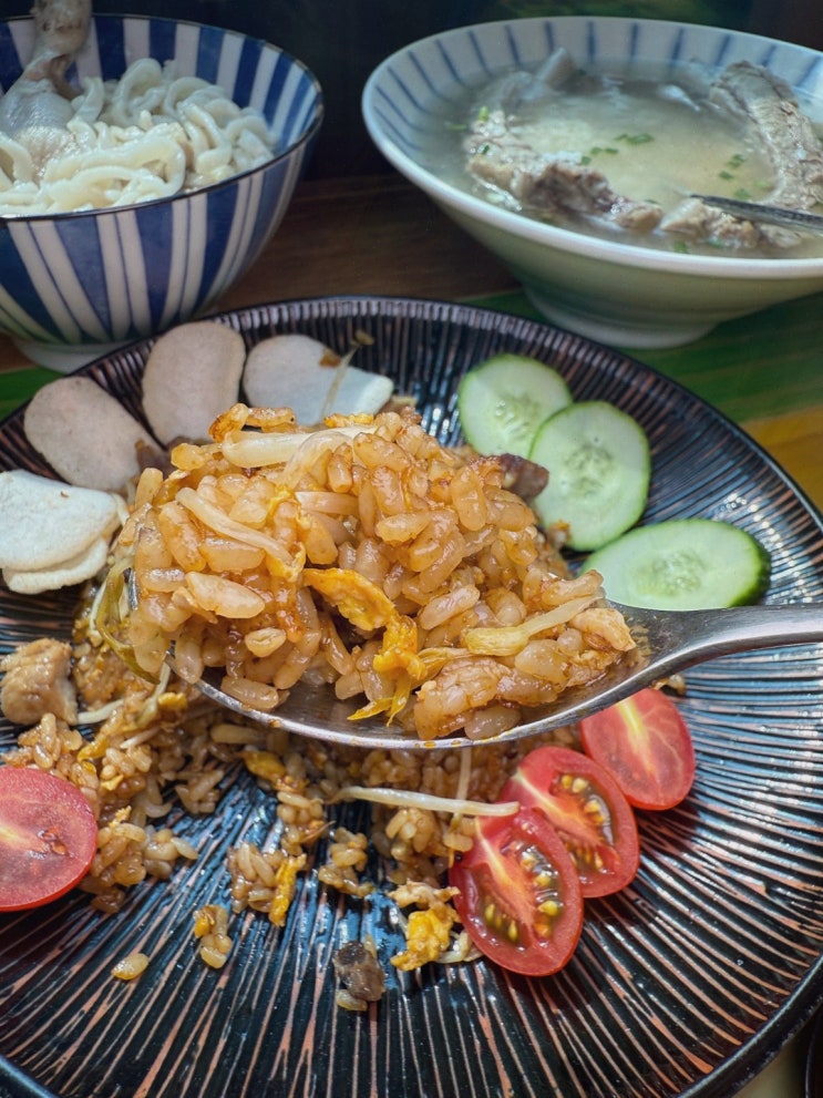  육골탕방, 중앙역 맛집에서 즐기는 진한 국물의 매력