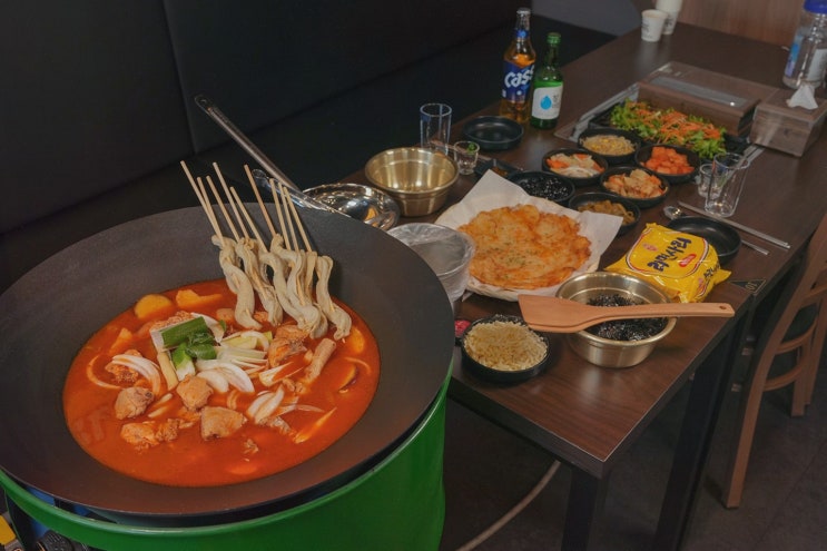  풍부한 맛의 솥뚜껑닭볶음탕, 통큰솥뚜껑닭볶음탕 부천역점