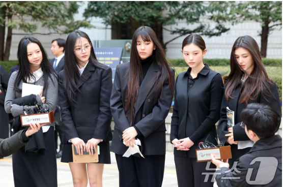[Hot issue]<b>뉴진스</b>, 어도어와 <b>합의</b> 선 그었다 "되돌아올 수... 