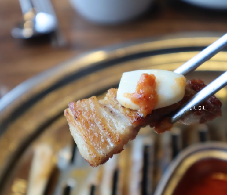  영등포역 가성비 맛집 삼겹살과 항정살이 끝내주는 두툼한숯불생고기